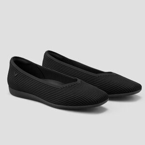 Vivaia black Margot Walker Square-Toe V-Cut flats Women’s size 39.5 or 8.5